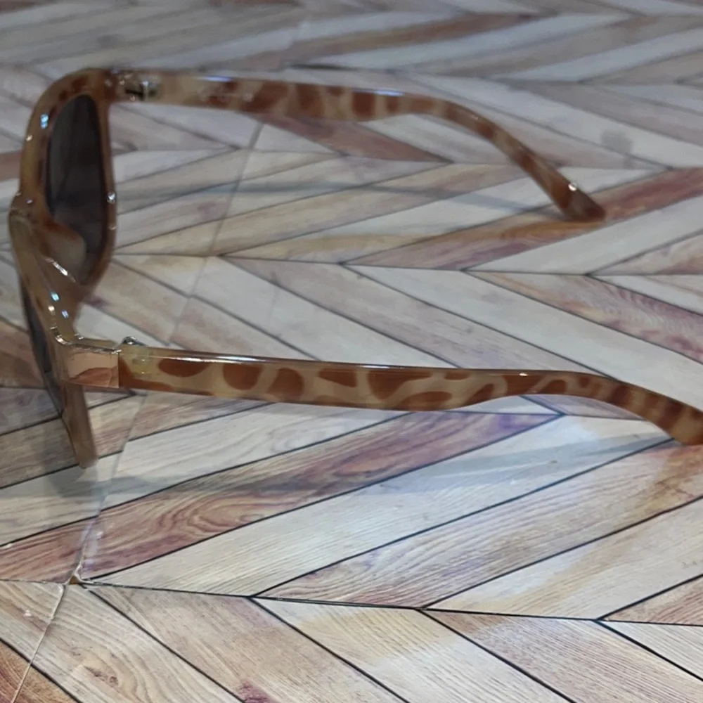 Jessica Simpson brown tortoise Shell Sunglasses